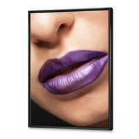 Затвори погледот на усните на девојчињата со виолетова кармин, врамена фотографија од платно, уметничко печатење